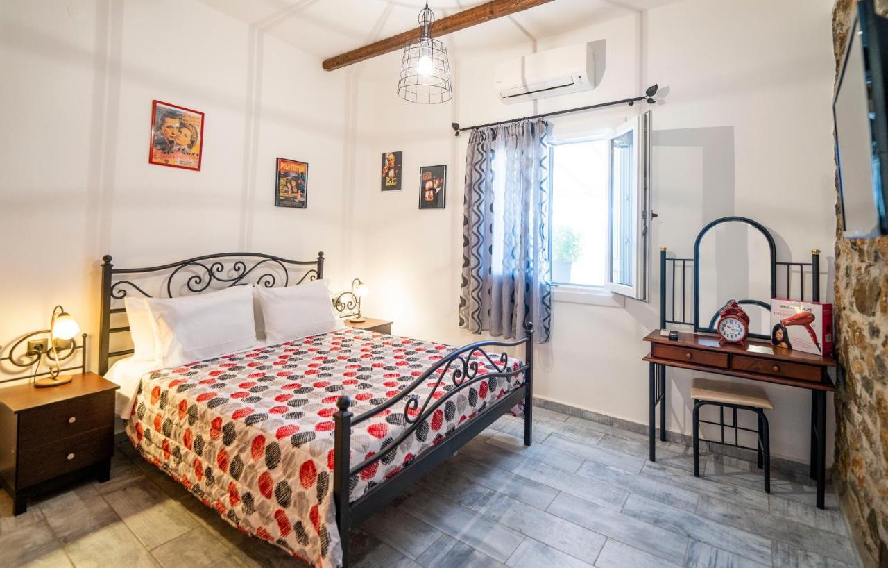 Flora'S Beach And Pool Villa In Syros Liaropa Экстерьер фото