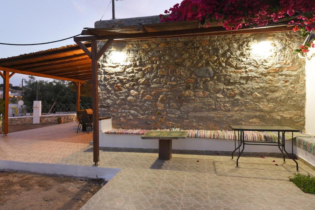 Flora'S Beach And Pool Villa In Syros Liaropa Экстерьер фото