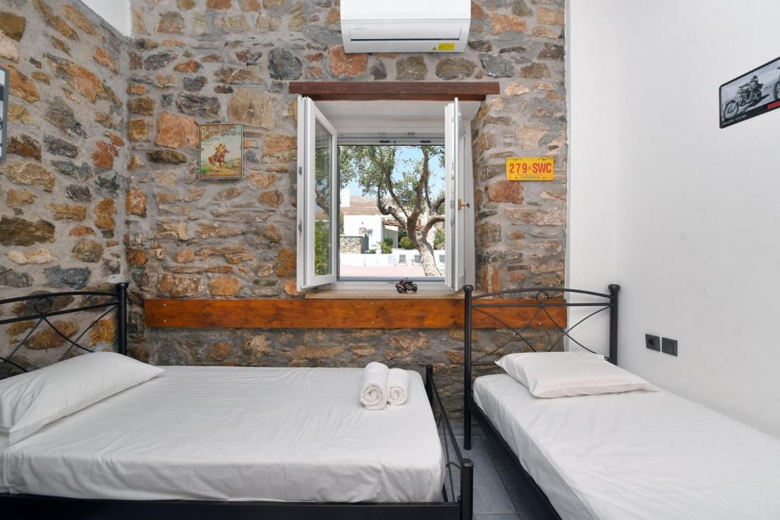 Flora'S Beach And Pool Villa In Syros Liaropa Экстерьер фото