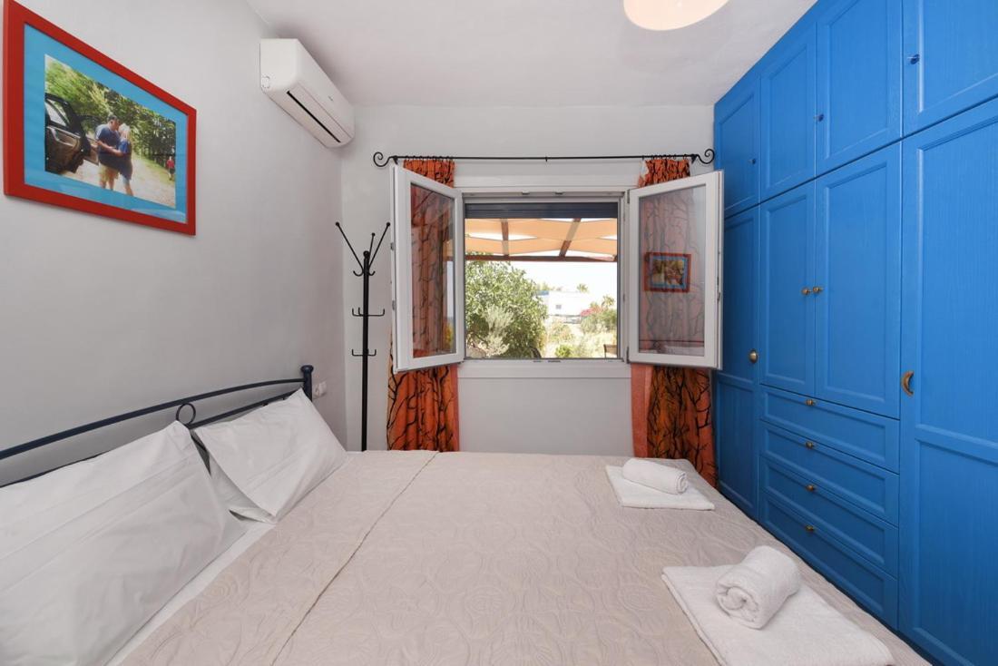 Flora'S Beach And Pool Villa In Syros Liaropa Экстерьер фото
