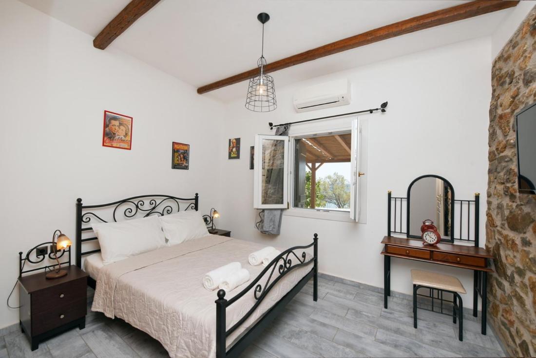 Flora'S Beach And Pool Villa In Syros Liaropa Экстерьер фото