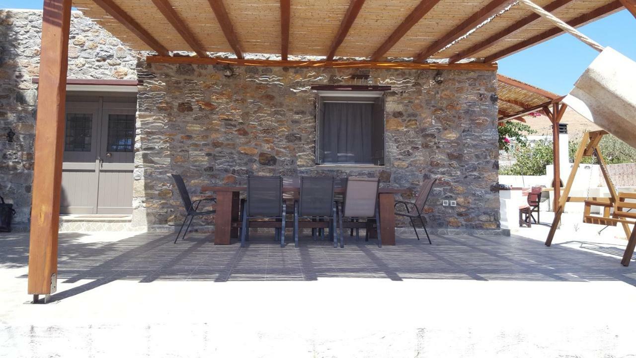 Flora'S Beach And Pool Villa In Syros Liaropa Экстерьер фото
